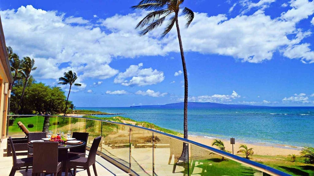 Lipoa Kahakai a Maui luxury private resort on the beach from the deck
